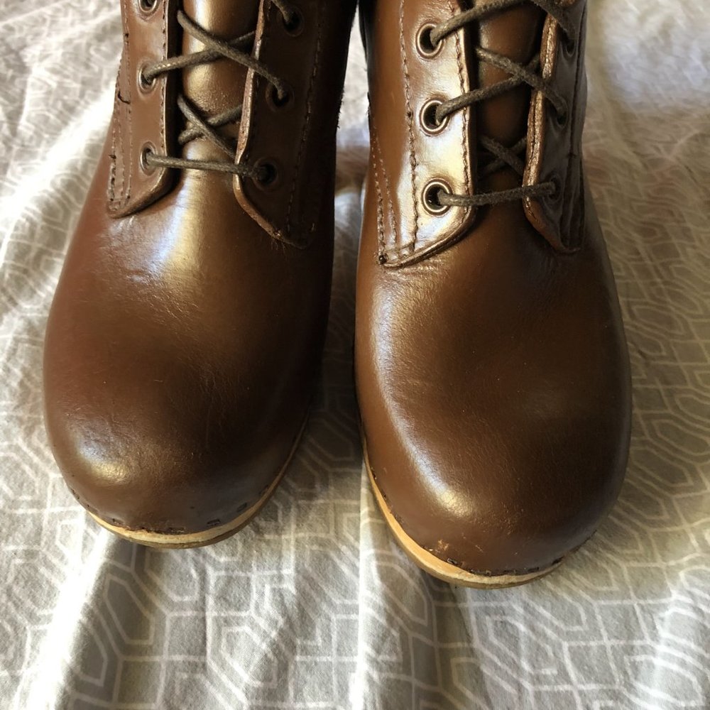 Swedish Hasbeens Brown Leather Lace-Up Platform Clog Boots with Tan Wood Soles - Picture 5 of 16
